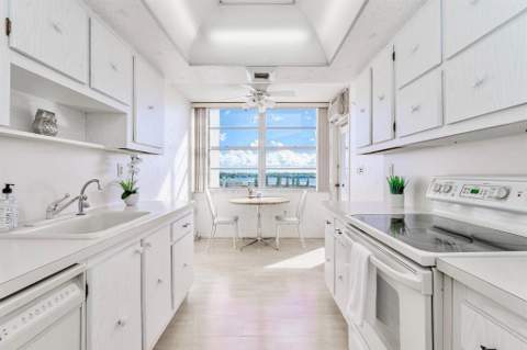 18031 Biscayne Boulevard 1104, Aventura FL - photo 6 of 36