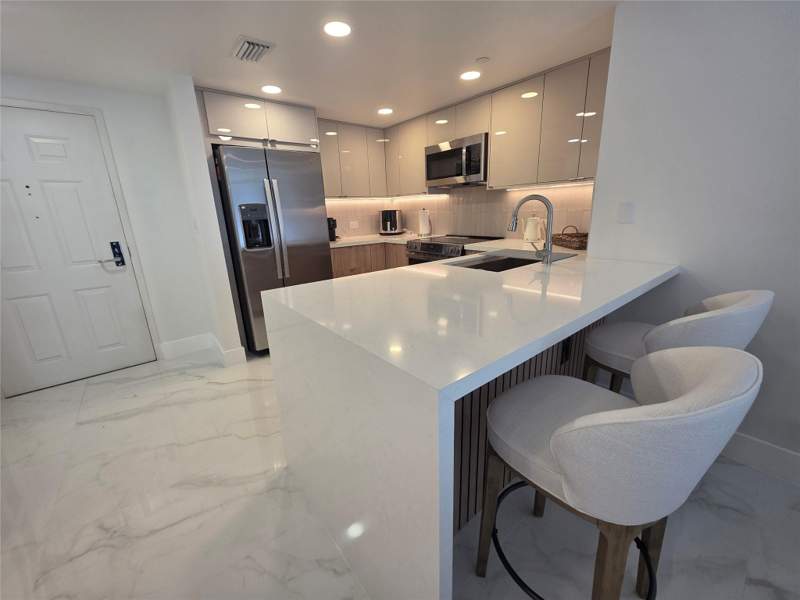 1 bedroom Condominium at 19501 W Country Club Drive 2306, Turnberry On The Green, Aventura — photo 4