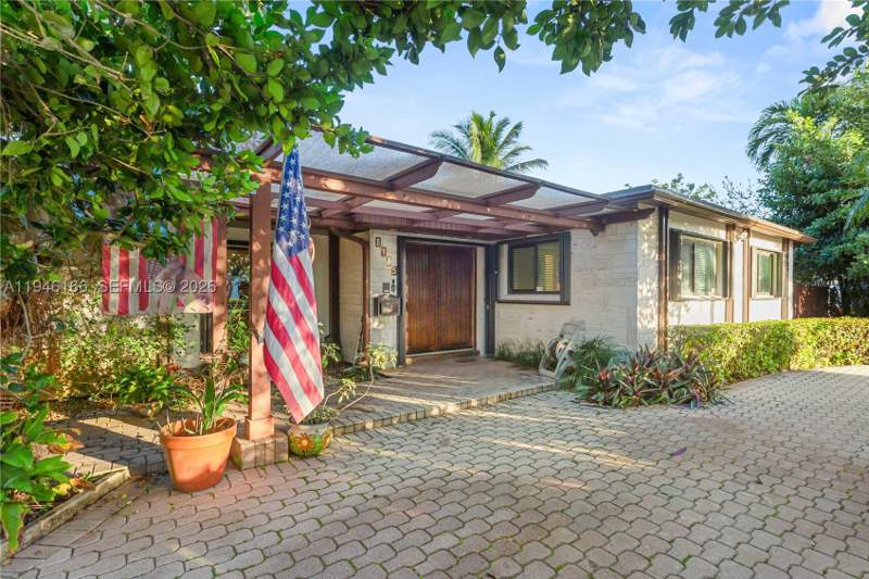 4 bedroom SingleFamilyResidence at 8115 SW 92nd Ct, Cypress Cove Ests Sec 3, Miami — photo 3