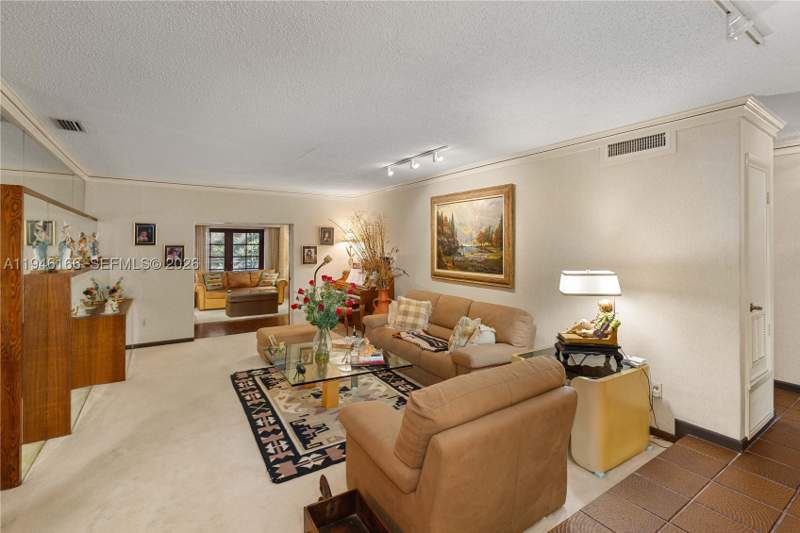 4 bedroom SingleFamilyResidence at 8115 SW 92nd Ct, Cypress Cove Ests Sec 3, Miami — photo 5