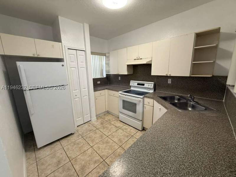 3 bedroom Townhouse at 820 SW 6th Ct, Abel Homes At Keys Winds, Florida City — photo 3