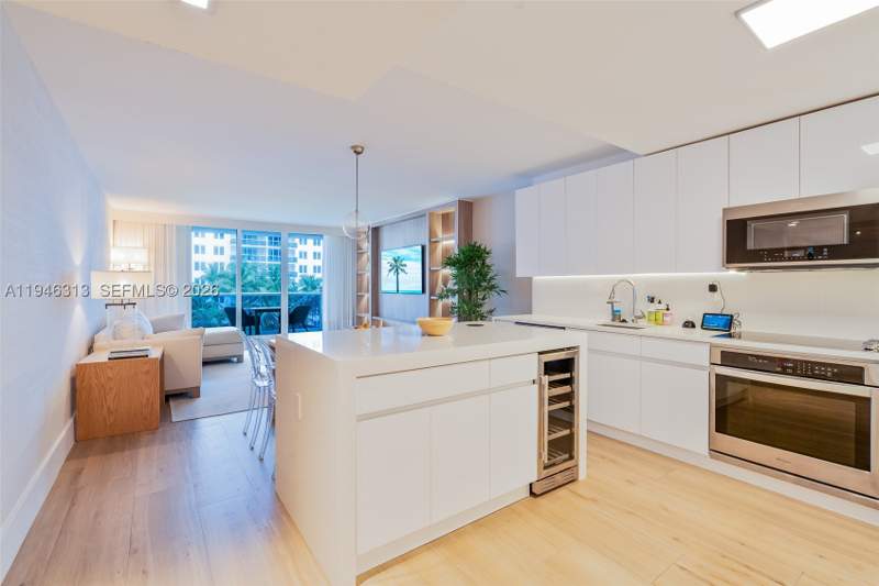 1 bedroom Condominium at 2301 Collins Ave 719, Roney Palace Condo, Miami Beach — photo 3
