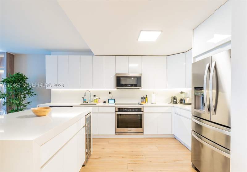1 bedroom Condominium at 2301 Collins Ave 719, Roney Palace Condo, Miami Beach — photo 5