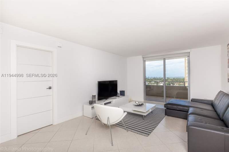 2 bedroom Condominium at 5555 Collins Ave 9U, Oceanside Plaza Condo, Miami Beach — photo 2