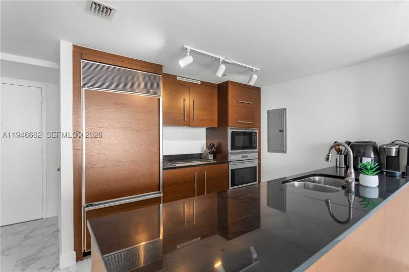 2 bedroom Condominium at 465 Brickell Ave 5505, Iconbrickell Condo No 1, Miami — photo 2