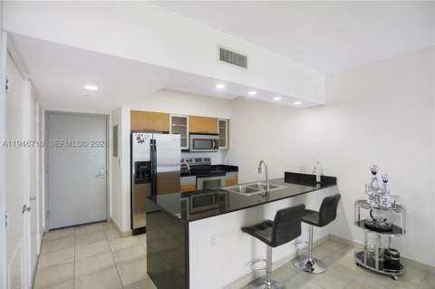 1750 N Bayshore Dr 3210, Miami FL - photo 18 of 40