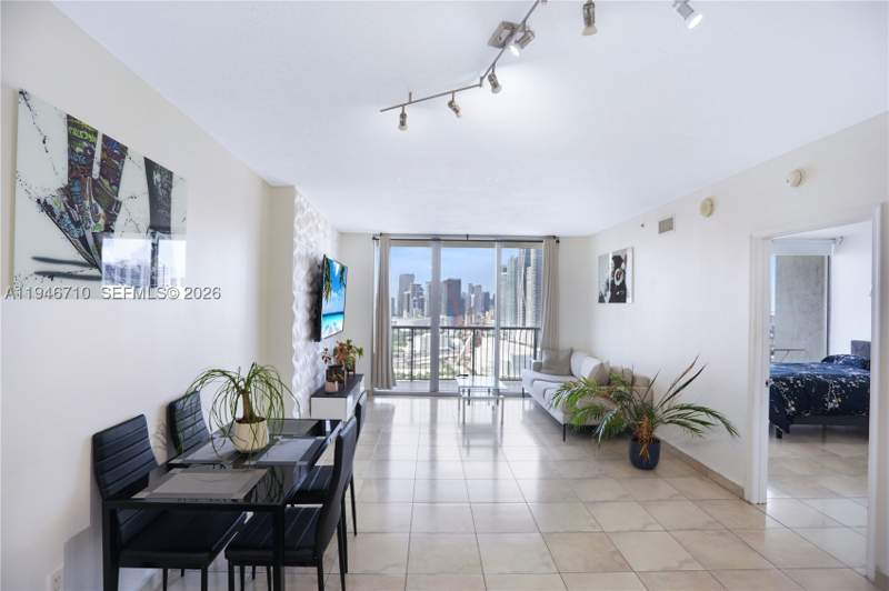 1 bedroom Condominium at 1750 N Bayshore Dr 3210, Opera Tower Condo, Miami — photo 5