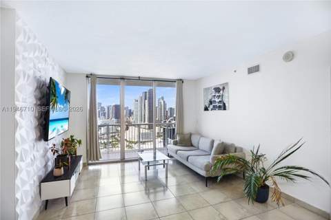 1750 N Bayshore Dr 3210, Miami FL - photo 8 of 40