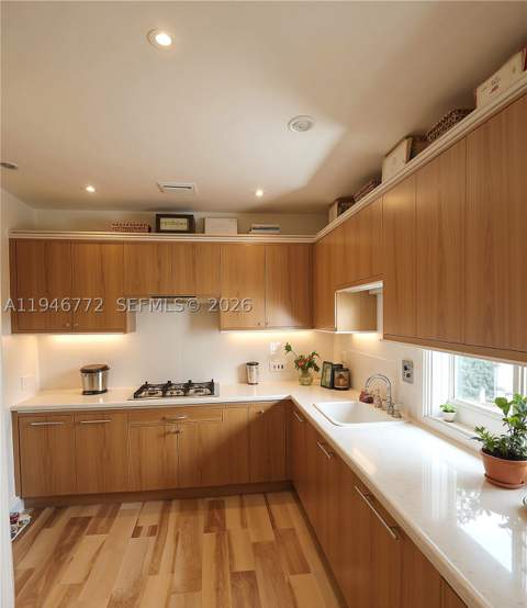 2640 NE 135th St 312, North Miami FL - photo 8 of 12