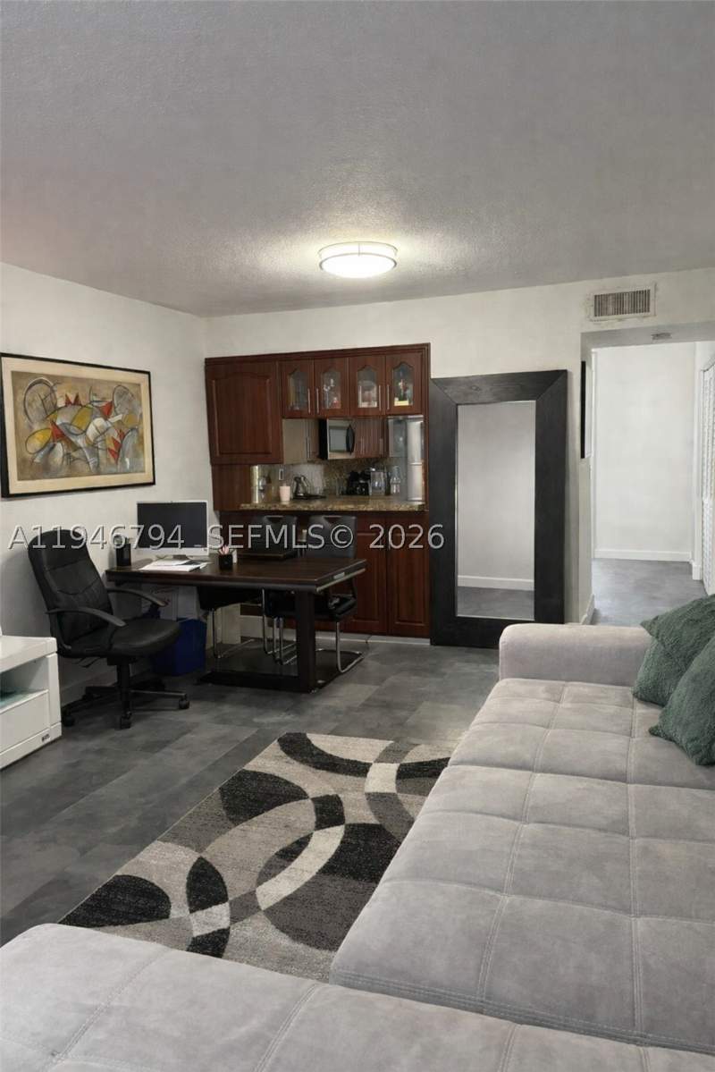 2 bedroom Condominium at 2190 W 60th St 21201, Hialeah Club Villas Condo, Hialeah — photo 3