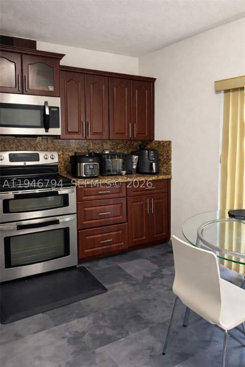 2190 W 60th St 21201, Hialeah FL - photo 6 of 12