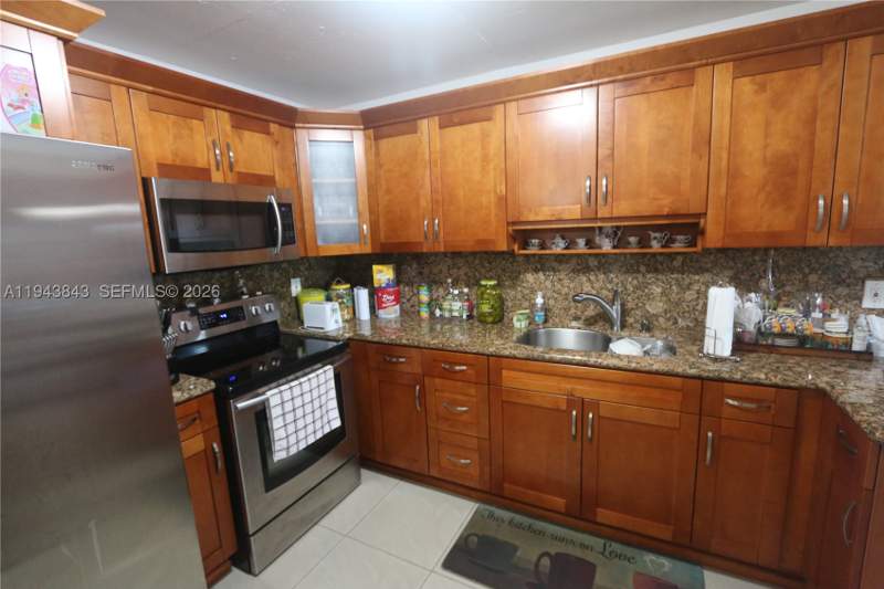 2 bedroom Condominium at 6940 NW Miami Gardens Dr 1-430, Coral Gate East Condo, Hialeah — photo 3