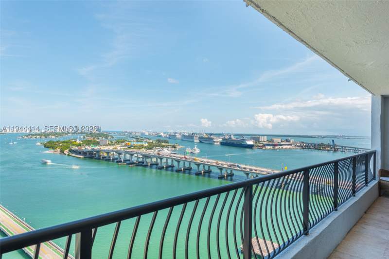 1 bedroom Condominium at 555 NE 15th St 26B, Venetia Condo, Miami — photo 2