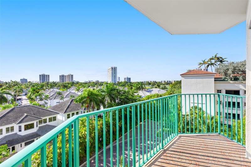 3 bedroom Condominium at 19900 E Country Club Dr 502, Turnberry Village, Aventura — photo 2