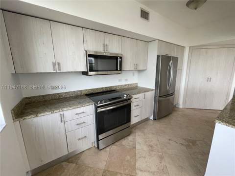 19900 E Country Club Dr 502, Aventura FL - photo 7 of 27