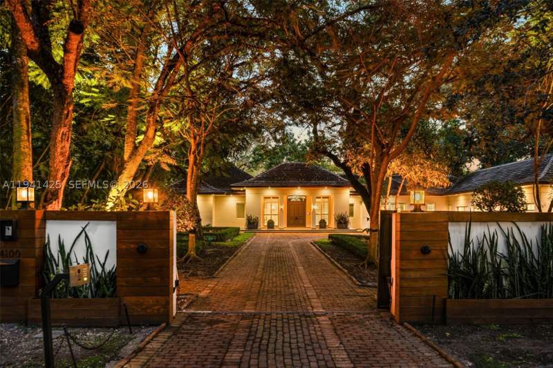6 bedroom SingleFamilyResidence at 4100 Kiaora St, Cleveland Park, Miami — photo 2