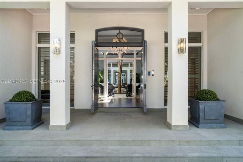6 bedroom SingleFamilyResidence at 4100 Kiaora St, Cleveland Park, Miami — photo 3