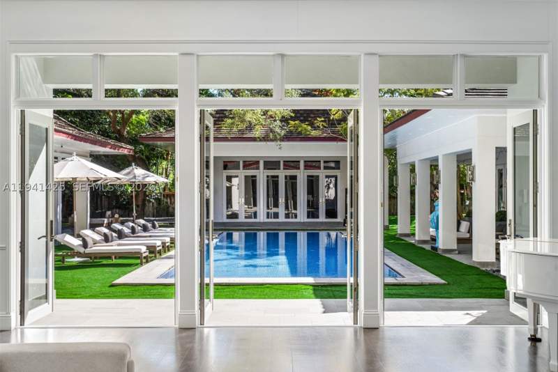 6 bedroom SingleFamilyResidence at 4100 Kiaora St, Cleveland Park, Miami — photo 5