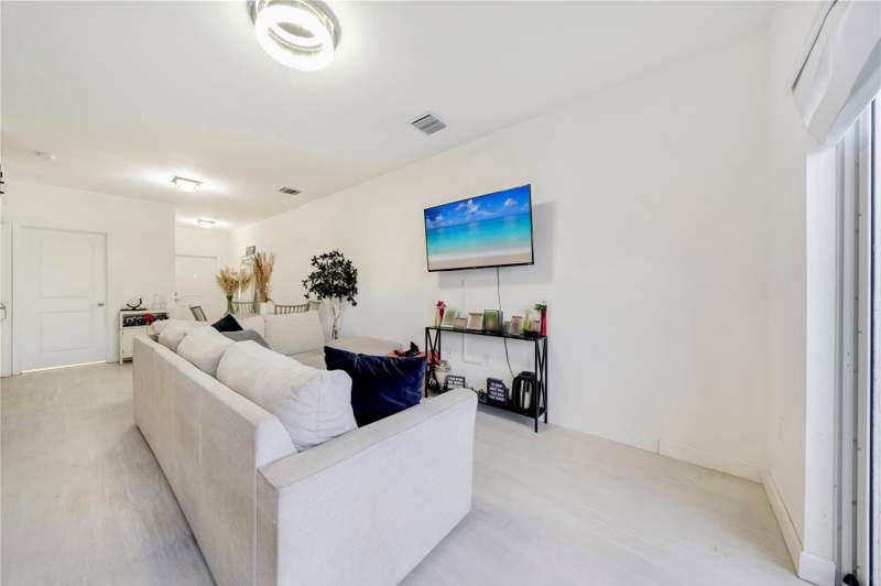 4 bedroom Townhouse at 1214 NW 4th Lane 1214, Forest Park Villas, Homestead — photo 4