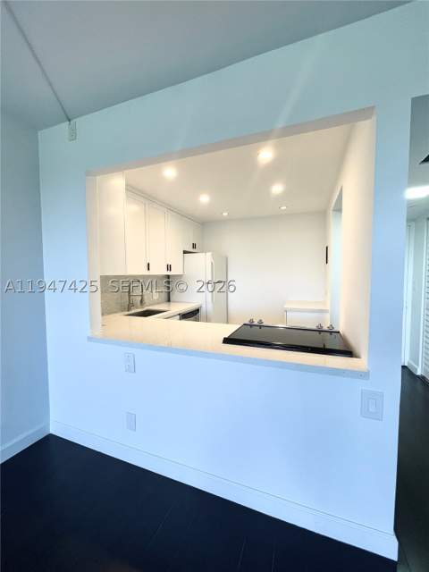 20335 W Country Club Dr 405, Aventura FL - photo 10 of 30