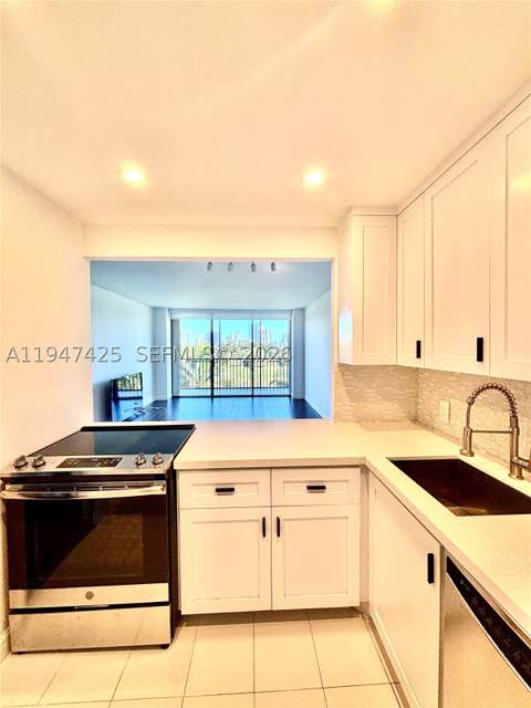 20335 W Country Club Dr 405, Aventura FL - photo 13 of 30