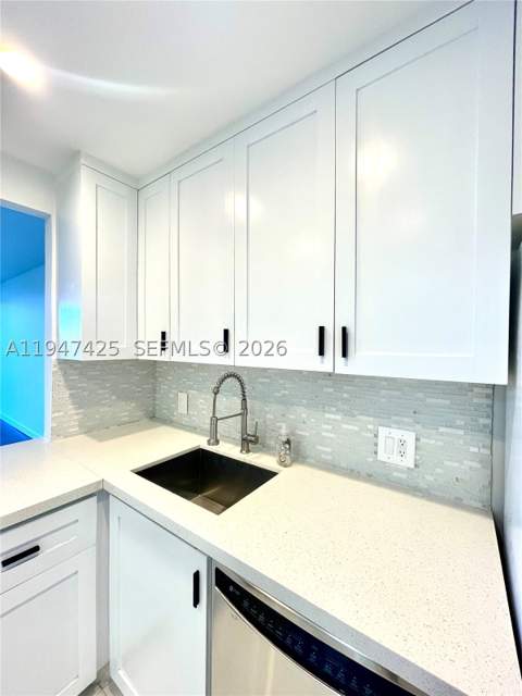 20335 W Country Club Dr 405, Aventura FL - photo 8 of 30