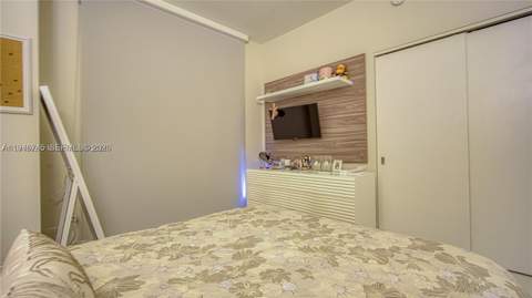16385 Biscayne Blvd 1415, North Miami Beach FL - photo 13 of 36