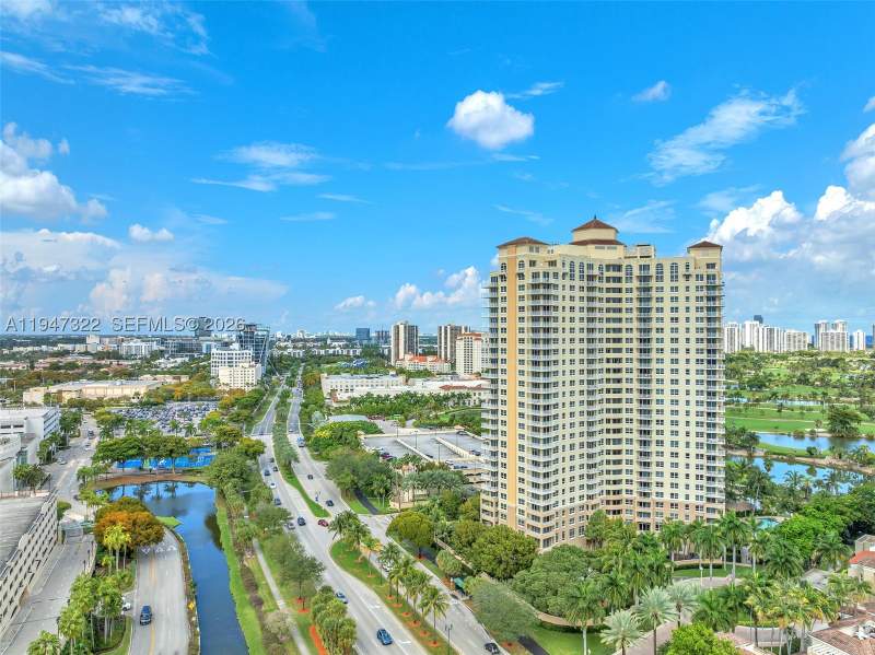 2 bedroom Condominium at 19501 W Country Club Dr 505, Turnberry On The Green Co, Aventura — photo 2
