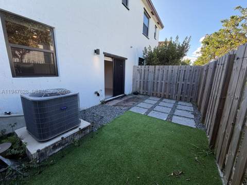 909 NE 211th St, Miami FL - photo 10 of 52