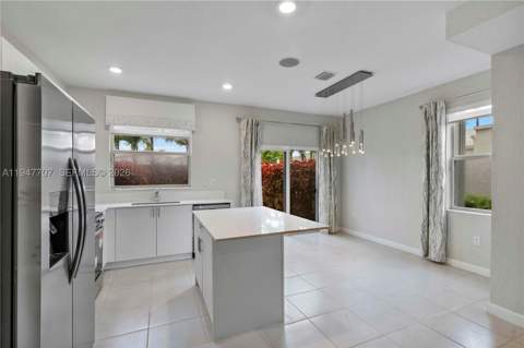 2751 SE 15th St, Homestead FL - photo 10 of 33