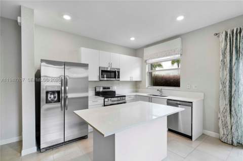 2751 SE 15th St, Homestead FL - photo 11 of 33