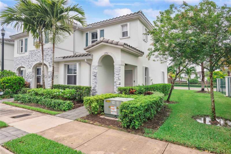 3 bedroom Townhouse at 2751 SE 15th St, Homestead Park Of Commerc, Homestead — photo 2