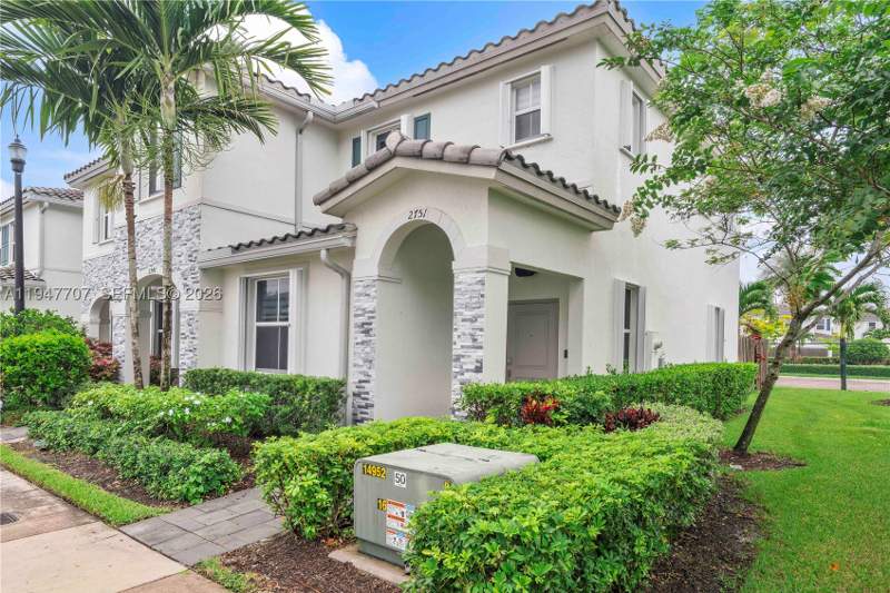 3 bedroom Townhouse at 2751 SE 15th St, Homestead Park Of Commerc, Homestead — photo 3