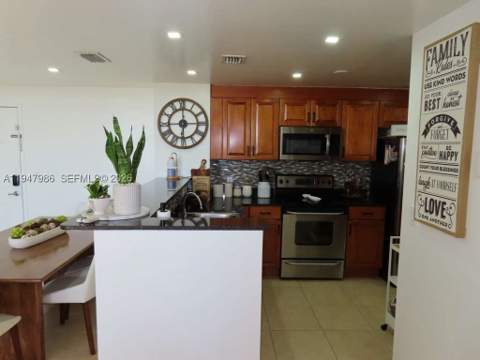 215 SW 42nd Ave Ph08, Miami FL - photo 7 of 17