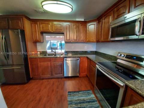 20033 NE 2nd Pl, Miami FL - photo 6 of 23
