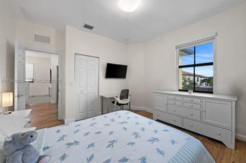 8658 NW 99th Path, Doral FL - photo 10 of 46