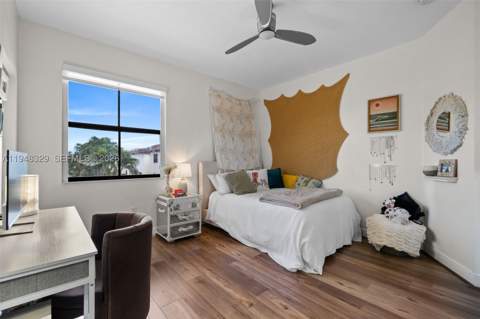 8658 NW 99th Path, Doral FL - photo 12 of 46