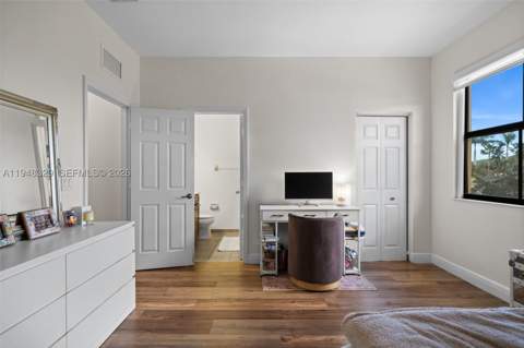 8658 NW 99th Path, Doral FL - photo 13 of 46