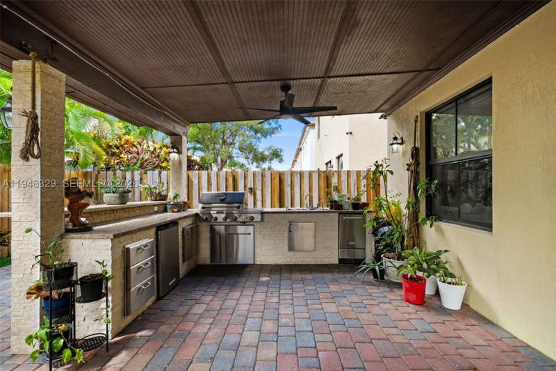 4 bedroom SingleFamilyResidence at 8658 NW 99th Path, Isles At Grand Bay, Doral — photo 4