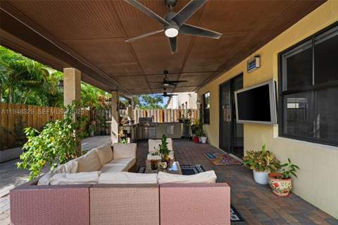 8658 NW 99th Path, Doral FL - photo 7 of 46