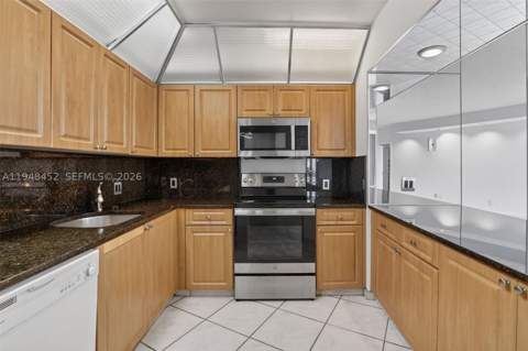 20281 E Country Club Dr 405, Aventura FL - photo 15 of 61