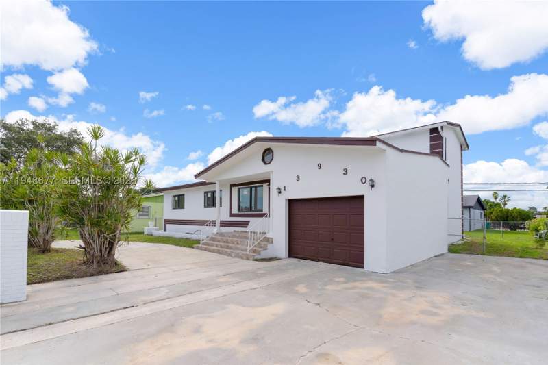 4 bedroom SingleFamilyResidence at 13930 Van Buren St, Richmond Heights, Miami — photo 4