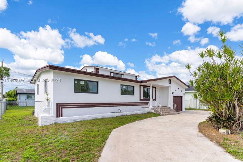4 bedroom SingleFamilyResidence at 13930 Van Buren St, Richmond Heights, Miami — photo 5