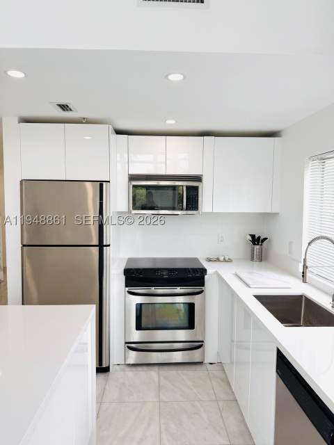 7700 Collins Ave 5, Miami Beach FL - photo 8 of 30