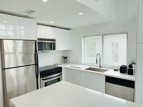 7700 Collins Ave 5, Miami Beach FL - photo 9 of 30
