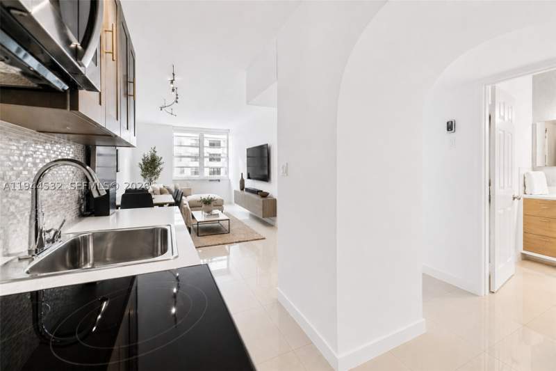 0 bedroom Condominium at 100 Lincoln Rd 501, The Decoplage Condo, Miami Beach — photo 2
