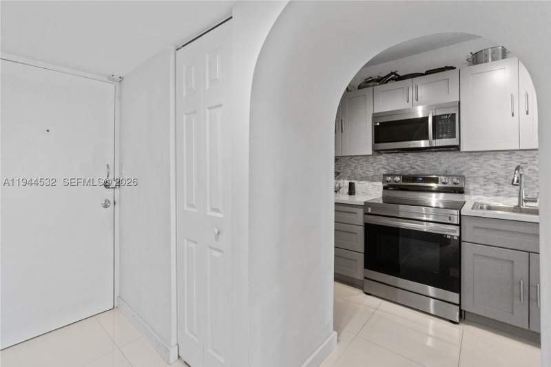 0 bedroom Condominium at 100 Lincoln Rd 501, The Decoplage Condo, Miami Beach — photo 4