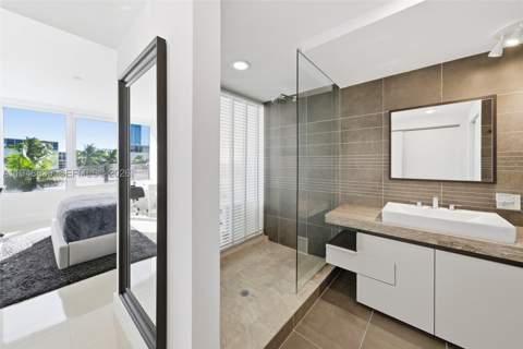 2155 Washington Ct 303, Miami Beach FL - photo 12 of 17