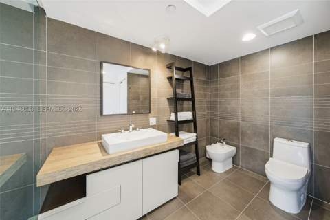 2155 Washington Ct 303, Miami Beach FL - photo 13 of 17