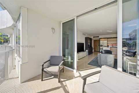 2155 Washington Ct 303, Miami Beach FL - photo 7 of 17